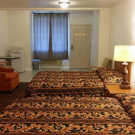 Country Regency Inn & Suites Manvel Экстерьер фото
