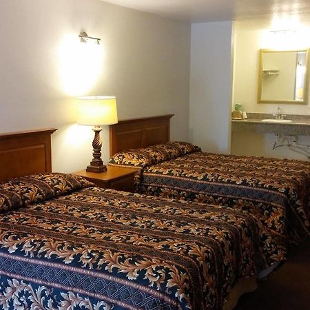 Country Regency Inn & Suites Manvel Экстерьер фото
