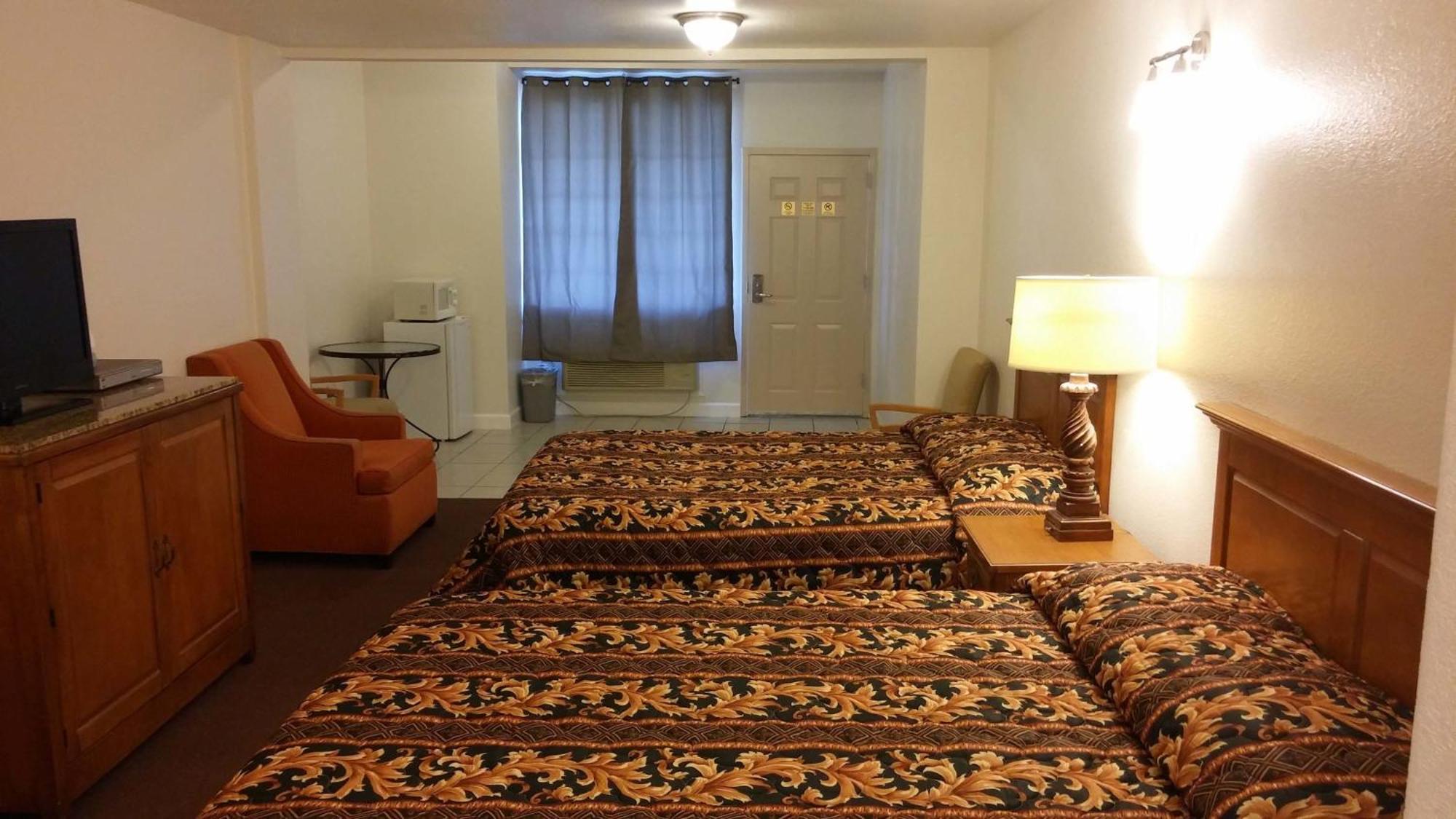 Country Regency Inn & Suites Manvel Экстерьер фото