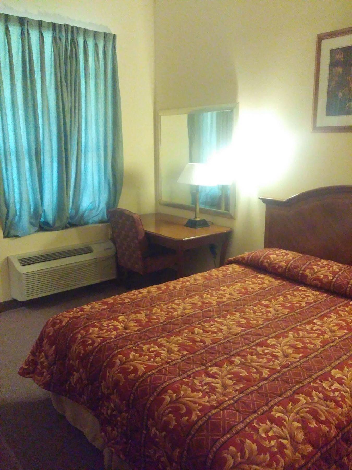 Country Regency Inn & Suites Manvel Экстерьер фото