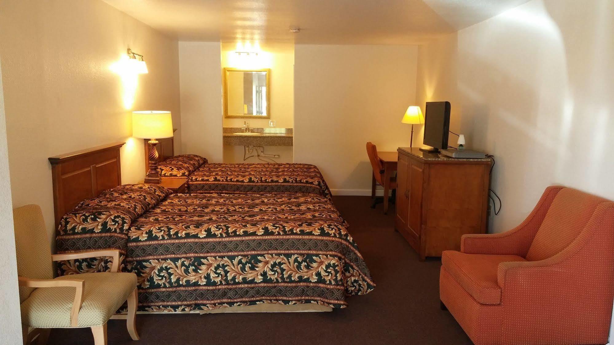 Country Regency Inn & Suites Manvel Экстерьер фото