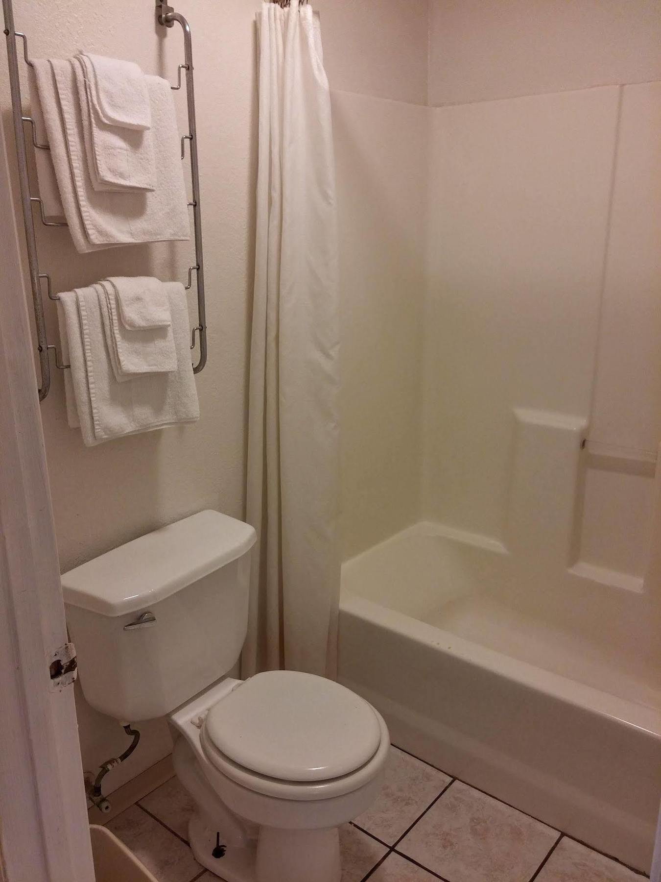 Country Regency Inn & Suites Manvel Экстерьер фото