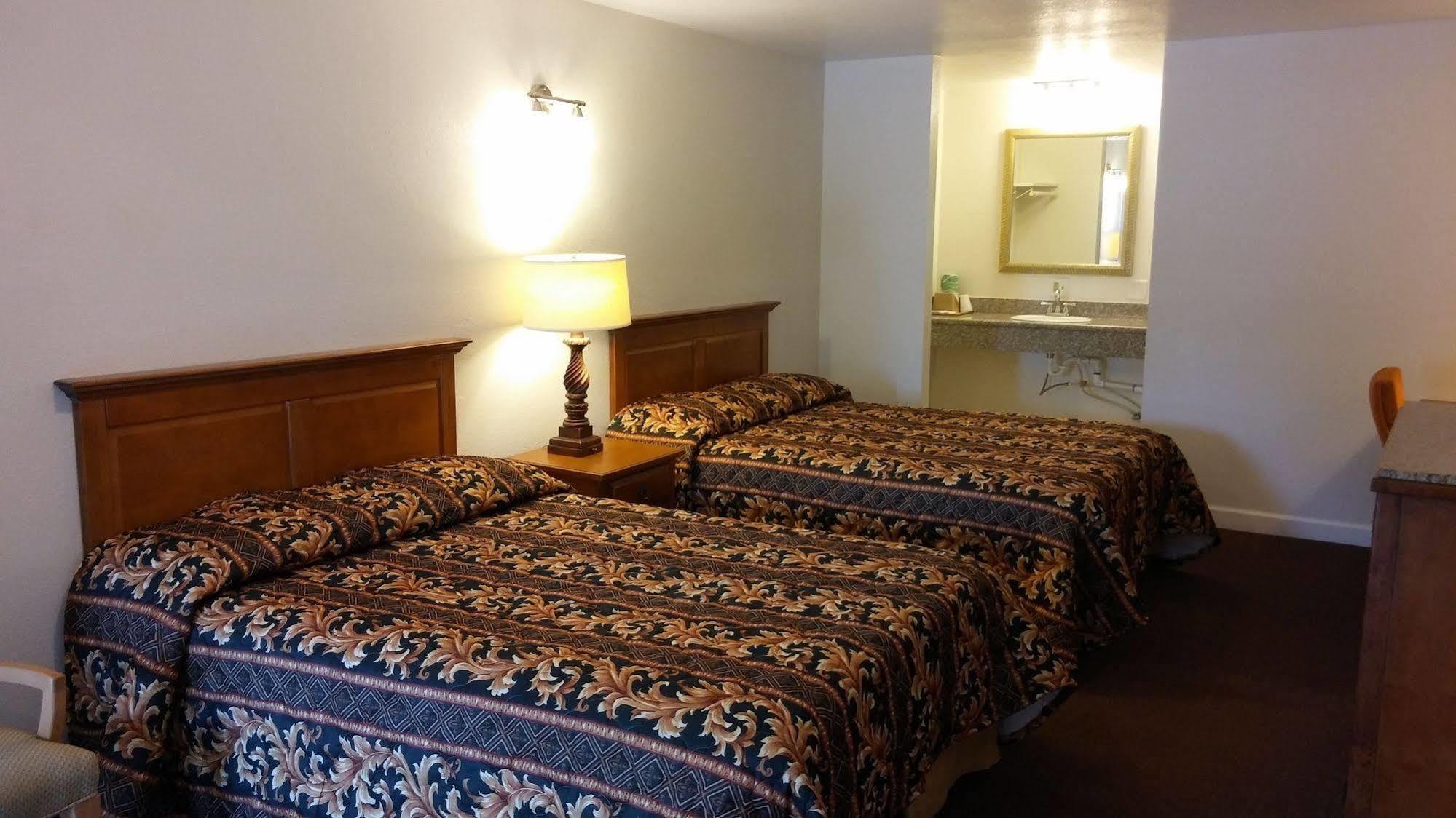 Country Regency Inn & Suites Manvel Экстерьер фото