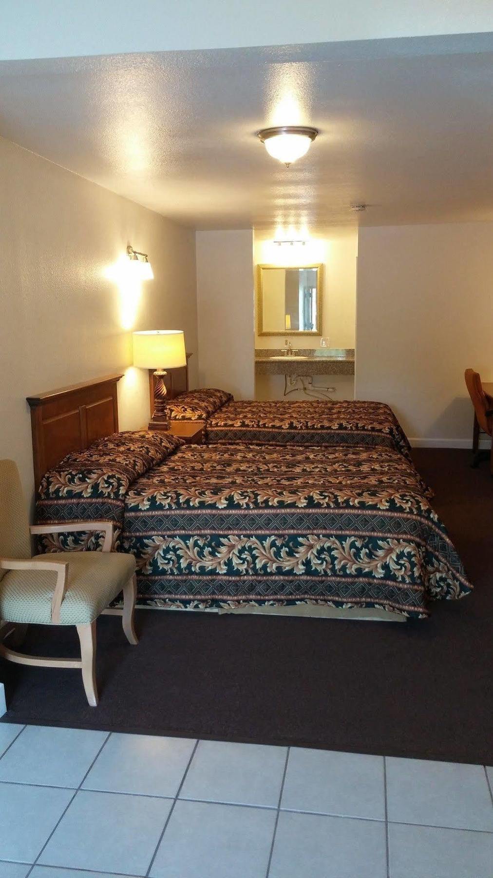 Country Regency Inn & Suites Manvel Экстерьер фото
