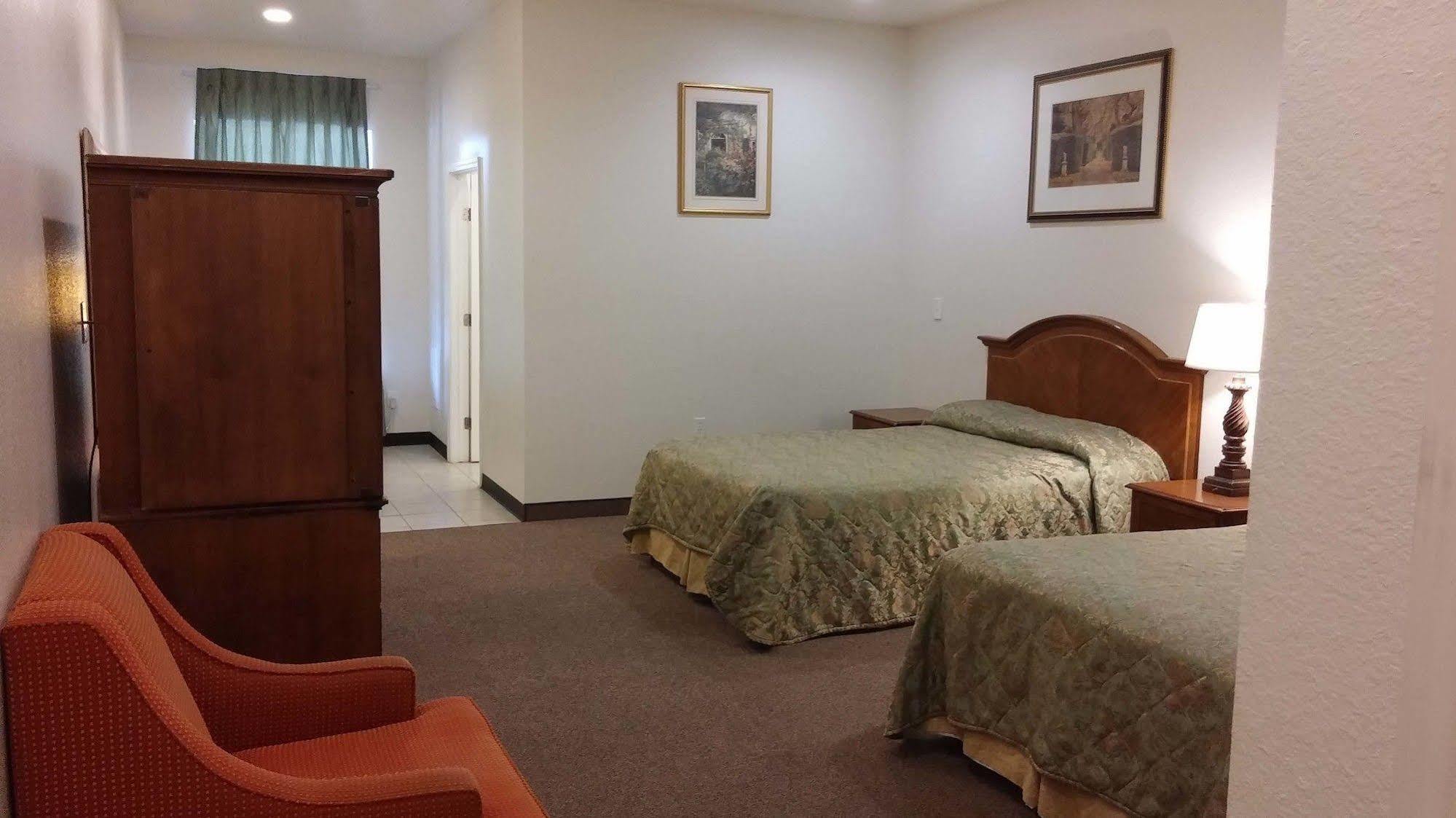 Country Regency Inn & Suites Manvel Экстерьер фото